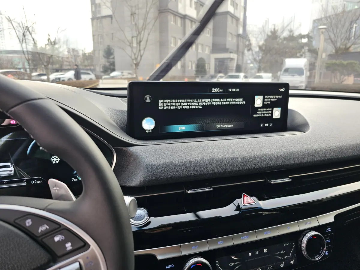 Genesis G80 sedan details